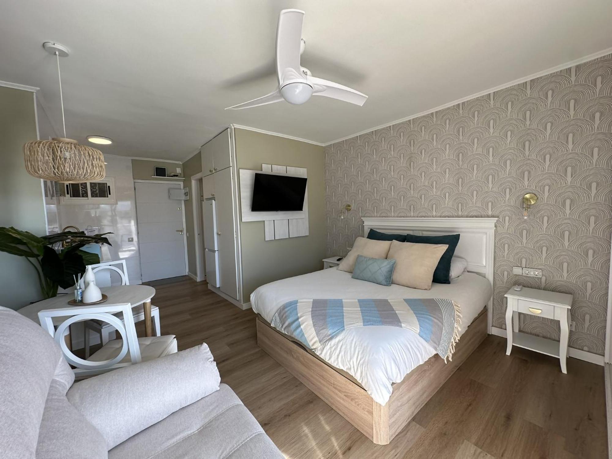 Estudio Agata Con Piscina A 800M De La Playa Benalmádena Eksteriør bilde